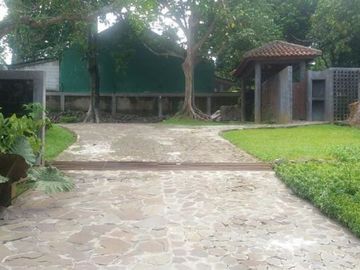 Rumah Kebun Cantik di Tanah Baru Beji, Depok. Semi furnished