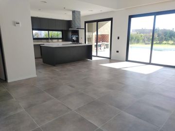 Venta de casa en el Barrio de Los Talas - Canning