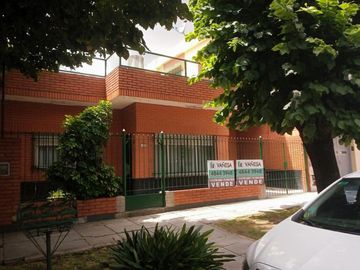 CASA MULTIFAMILIAR EN MARTIN CORONADO A CUADRAS DE LA ESTACION