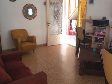 CASA MULTIFAMILIAR EN MARTIN CORONADO A CUADRAS DE LA ESTACION