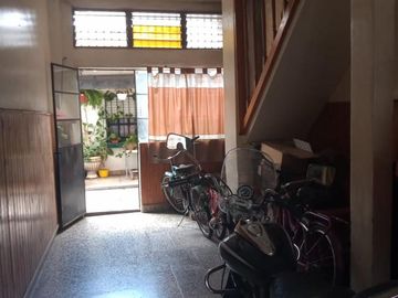 CASA MULTIFAMILIAR EN MARTIN CORONADO A CUADRAS DE LA ESTACION