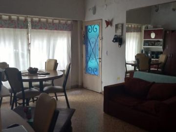 CASA MULTIFAMILIAR EN MARTIN CORONADO A CUADRAS DE LA ESTACION