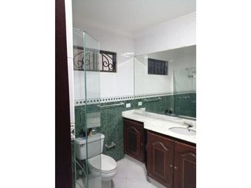 SE VENDE AMPLIO APARTAMENTO EN RIOMAR 1 PISO