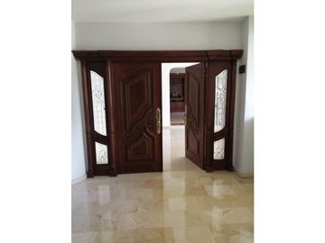 SE VENDE AMPLIO APARTAMENTO EN RIOMAR 1 PISO