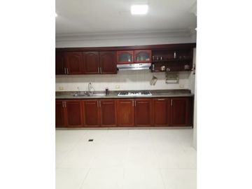SE VENDE AMPLIO APARTAMENTO EN RIOMAR 1 PISO