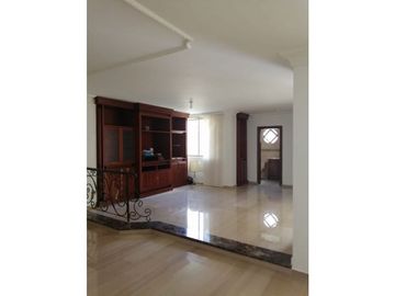 SE VENDE AMPLIO APARTAMENTO EN RIOMAR 1 PISO