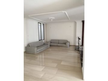 SE VENDE AMPLIO APARTAMENTO EN RIOMAR 1 PISO