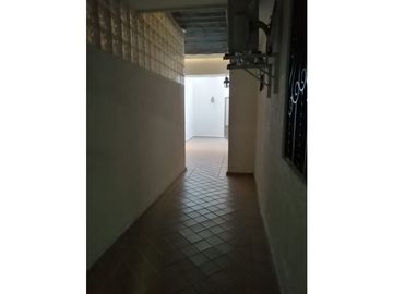 SE VENDE AMPLIO APARTAMENTO EN RIOMAR 1 PISO