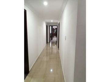 SE VENDE AMPLIO APARTAMENTO EN RIOMAR 1 PISO