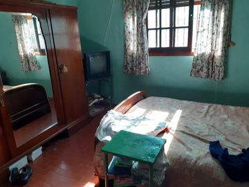 Casa con Departamento en venta en Burzaco Este