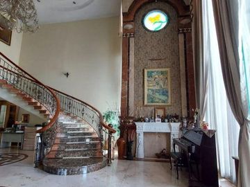 Rumah Keren di Rajawali Selatan Gunung Sahari