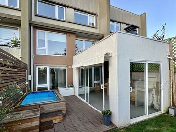 Vende casa en condominio - Sector poniente
