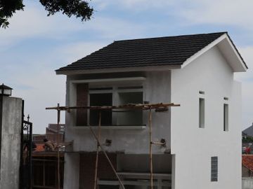 RUMAH CANTIK NUANSA VILLA DI CIMEKAR CINUNUK DKT TOL CILEUNYI