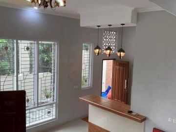 Rumah 2 lantai siap huni di dalam cluster di gading serpong