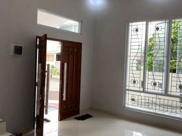 Rumah 2 lantai siap huni di dalam cluster di gading serpong