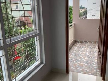 Rumah 2 lantai siap huni di dalam cluster di gading serpong