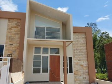 Rumah Murah Desain villa di Kota Malang