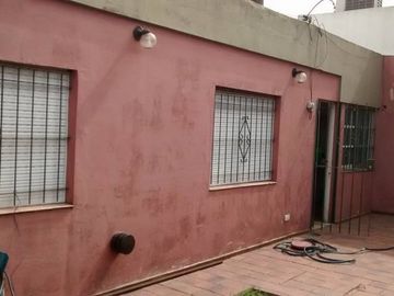 Casa PH en venta en Moron Sur