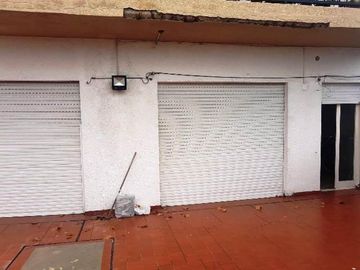 Departamento en venta  de tres ambientes con dos patios en Ramos Mejia