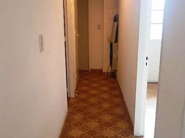 Departamento en venta  de tres ambientes con dos patios en Ramos Mejia