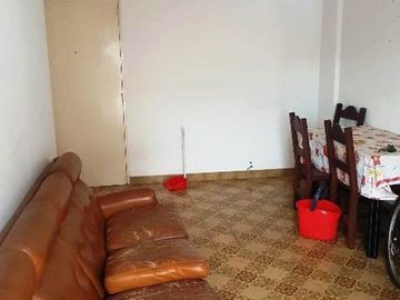 Departamento en venta  de tres ambientes con dos patios en Ramos Mejia