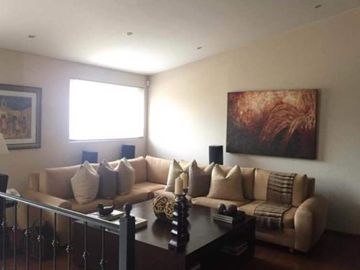 Muy buena casa en Lomas Altas