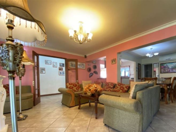 Casa en venta en La Reina sector Grange; 7 dorm,6 baños