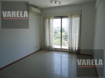 Av. Diaz Vélez 4600 P.9° Se vende C/RENTA- 2 amb. Fte. c/balcón. Cochera fija-cub. Amenities. Parque Centenario.