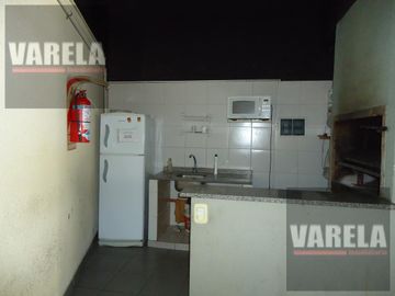 Av. Diaz Vélez 4600 P.9° Se vende C/RENTA- 2 amb. Fte. c/balcón. Cochera fija-cub. Amenities. Parque Centenario.