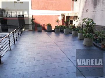 Av. Diaz Vélez 4600 P.9° Se vende C/RENTA- 2 amb. Fte. c/balcón. Cochera fija-cub. Amenities. Parque Centenario.