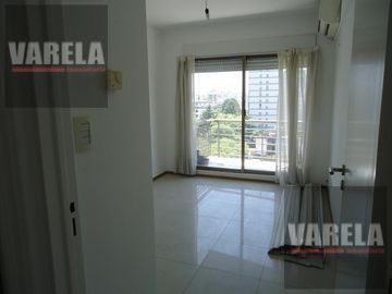 Av. Diaz Vélez 4600 P.9° Se vende C/RENTA- 2 amb. Fte. c/balcón. Cochera fija-cub. Amenities. Parque Centenario.