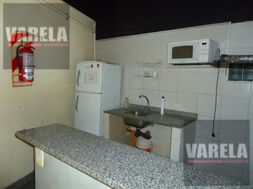 Av. Diaz Vélez 4600 P.9° Se vende C/RENTA- 2 amb. Fte. c/balcón. Cochera fija-cub. Amenities. Parque Centenario.