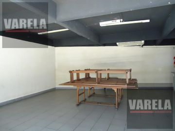 Av. Diaz Vélez 4600 P.9° Se vende C/RENTA- 2 amb. Fte. c/balcón. Cochera fija-cub. Amenities. Parque Centenario.