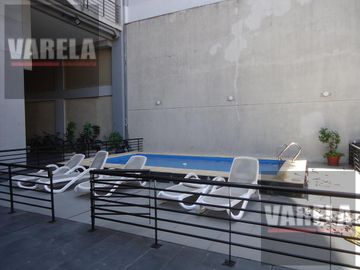 Av. Diaz Vélez 4600 P.9° Se vende C/RENTA- 2 amb. Fte. c/balcón. Cochera fija-cub. Amenities. Parque Centenario.