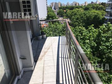 Av. Diaz Vélez 4600 P.9° Se vende C/RENTA- 2 amb. Fte. c/balcón. Cochera fija-cub. Amenities. Parque Centenario.
