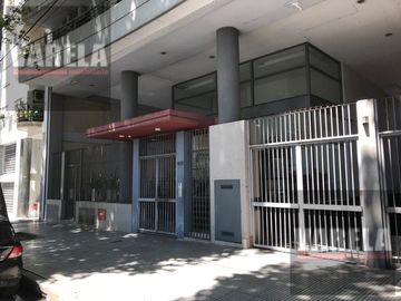 Av. Diaz Vélez 4600 P.9° Se vende C/RENTA- 2 amb. Fte. c/balcón. Cochera fija-cub. Amenities. Parque Centenario.
