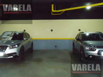 Av. Diaz Vélez 4600 P.9° Se vende C/RENTA- 2 amb. Fte. c/balcón. Cochera fija-cub. Amenities. Parque Centenario.