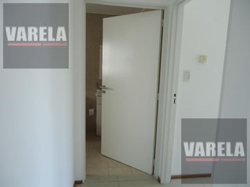 Av. Diaz Vélez 4600 P.9° Se vende C/RENTA- 2 amb. Fte. c/balcón. Cochera fija-cub. Amenities. Parque Centenario.