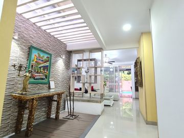 casa en venta en hacienda el castillo. Cod V16715
