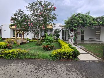 casa en venta en hacienda el castillo. Cod V16715