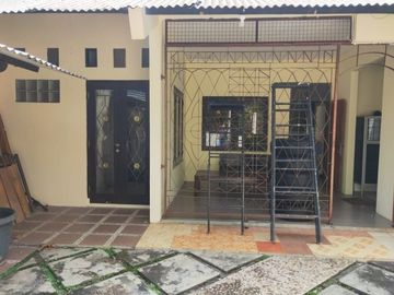 Rumah strategis di banyumanik siap huni. Lingkungan aman dan nyaman