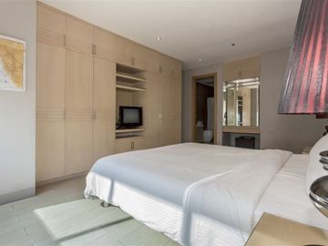 Unit For Rent in Luxe Residences, BGC