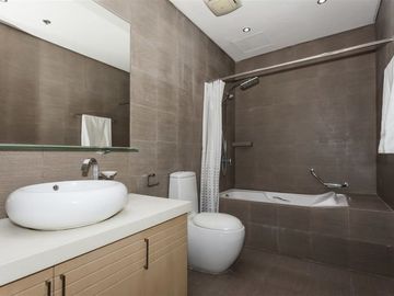 Unit For Rent in Luxe Residences, BGC