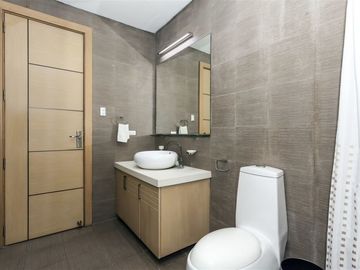 Unit For Rent in Luxe Residences, BGC