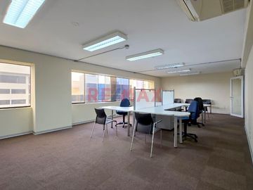 Eleva Tu Empresa En San Isidro Golf – Oficina En Alquiler