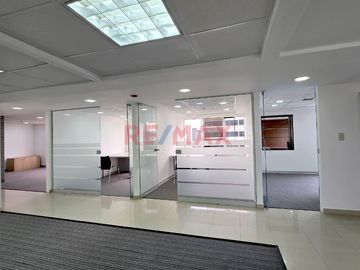 Eleva Tu Empresa En San Isidro Golf – Oficina En Alquiler