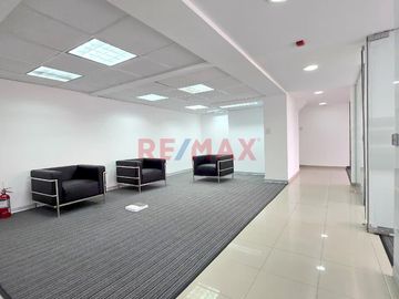 Eleva Tu Empresa En San Isidro Golf – Oficina En Alquiler