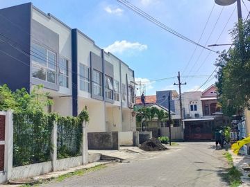 Rumah minimalis Rungkut Asri Under 1M