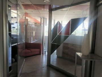 OFICINA AMUEBLADA EN SAN JERONIMO LIDICE