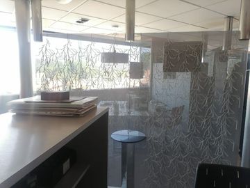 OFICINA AMUEBLADA EN SAN JERONIMO LIDICE
